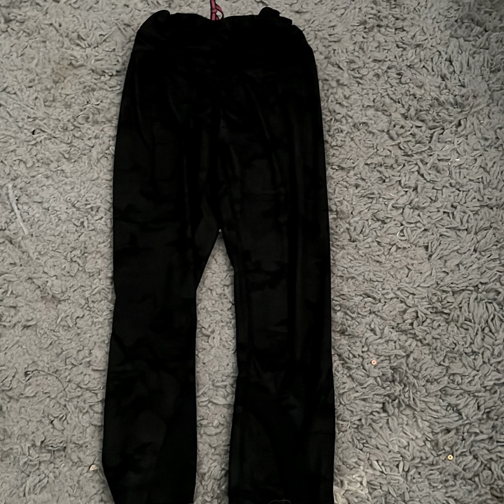 size 4 lulu dark camo cropped leggings